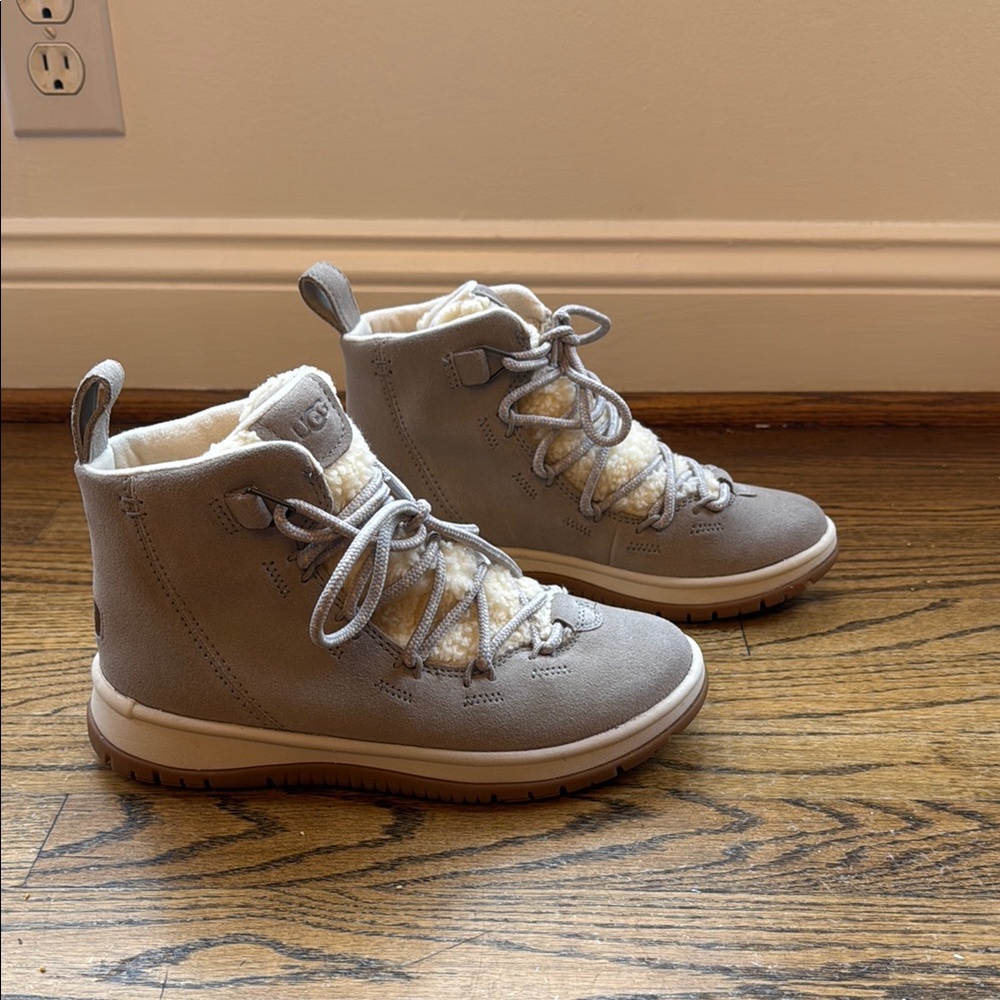 UGG Grey Boots - Picture 4 of 5